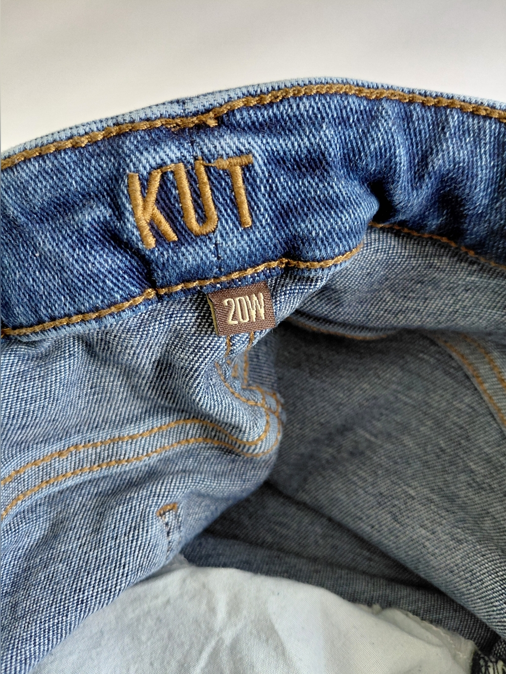 kut From The Kloth- Women's 20W Blue Denim Boyfriend Short. Stretch - Picture 9 of 10